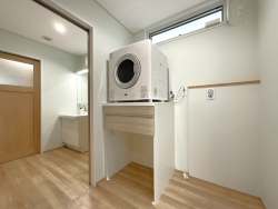 宇佐美様邸ランドリー1.jpg